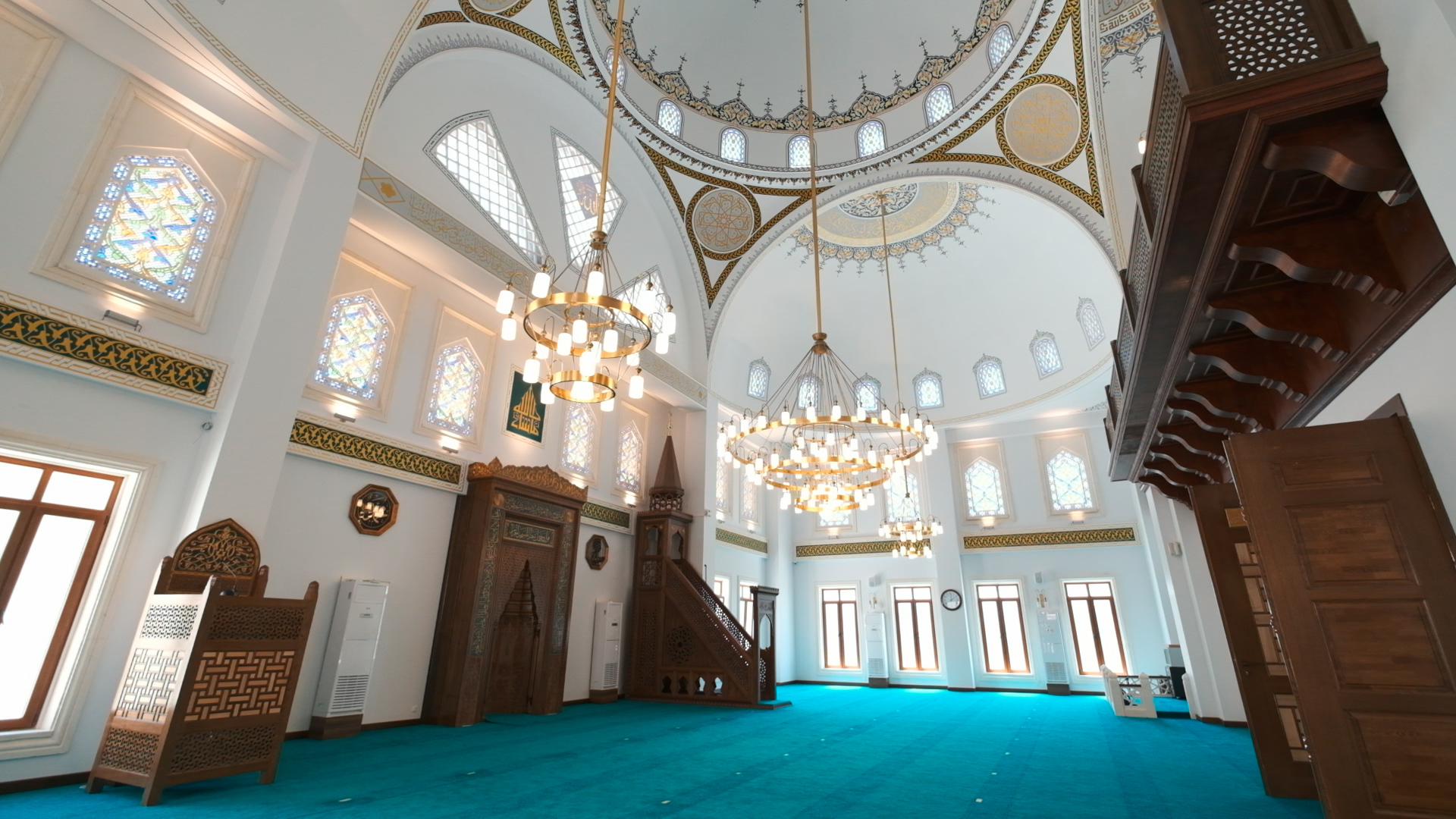 Şehriban Hatun Camii içi.jpg